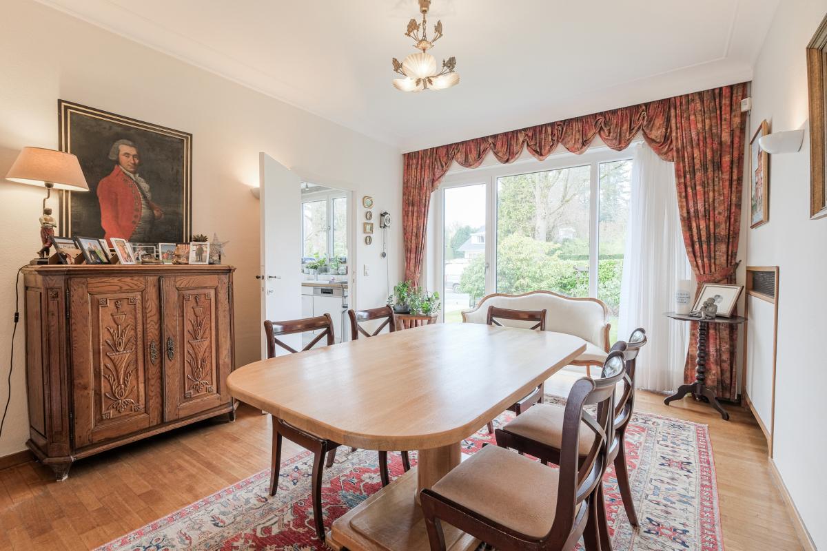SOUS OFFRE !! Sapinière : Superbe maison 4 chambres, bureau + beau jardin 