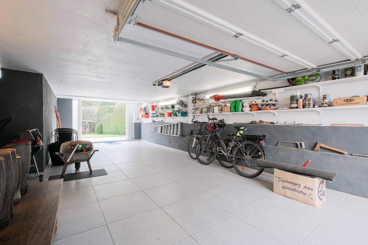 SOUS OFFRE !! Sapinière : Superbe maison 4 chambres, bureau + beau jardin 
