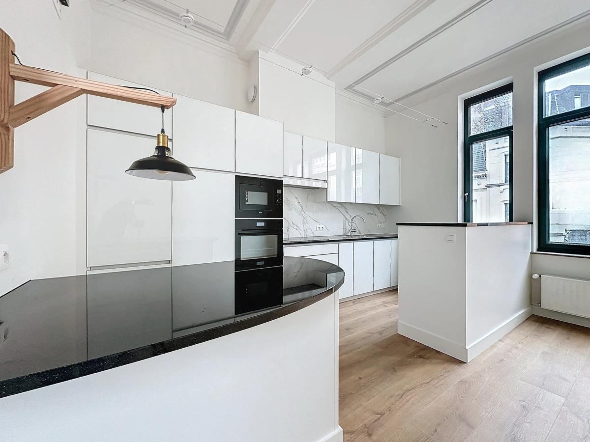 Sablon : Sublime appartement triplex penthouse remis à neuf