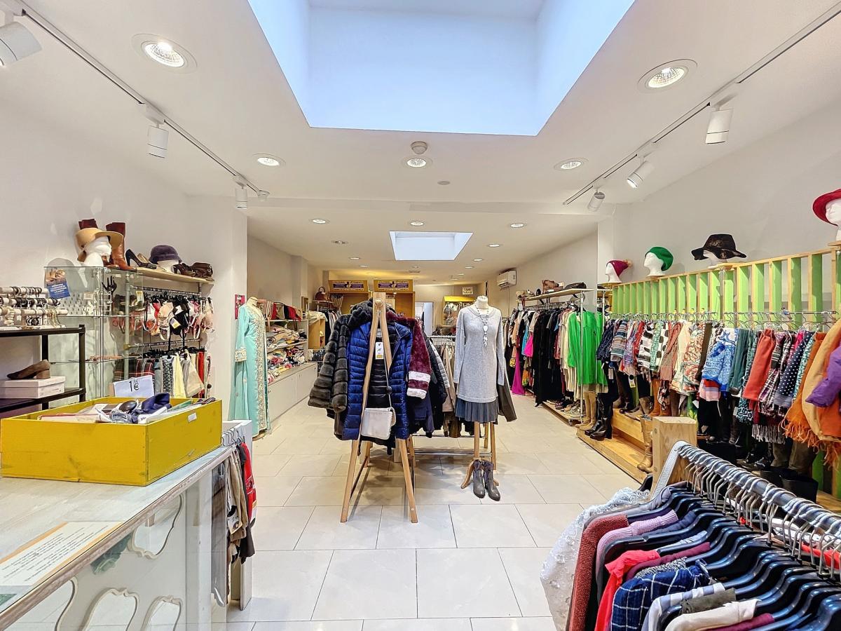 Madou : Magnifique surface commerciale de ± 170 m²