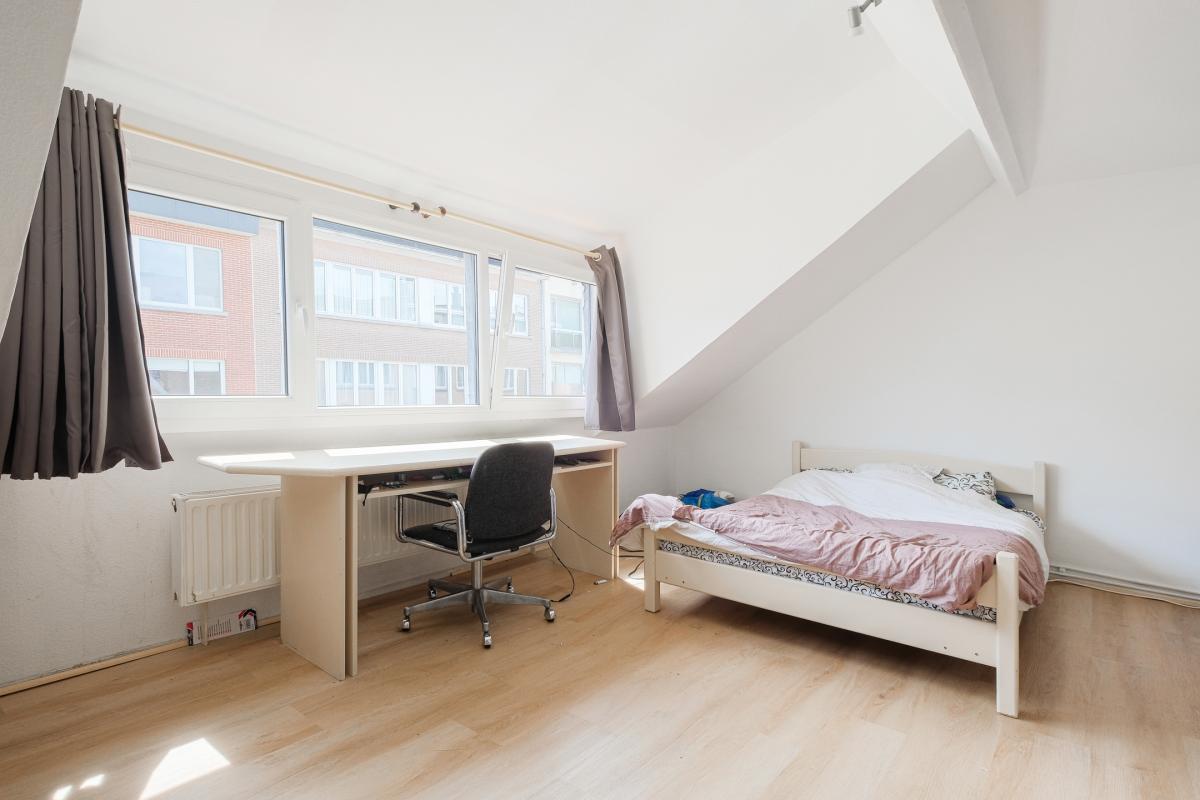 SOUS OFFRE !! Cavell/ Depage : Belle maison à rafraichir + garage 