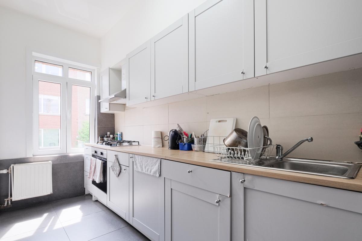 SOUS OFFRE !! Cavell/ Depage : Belle maison à rafraichir + garage 