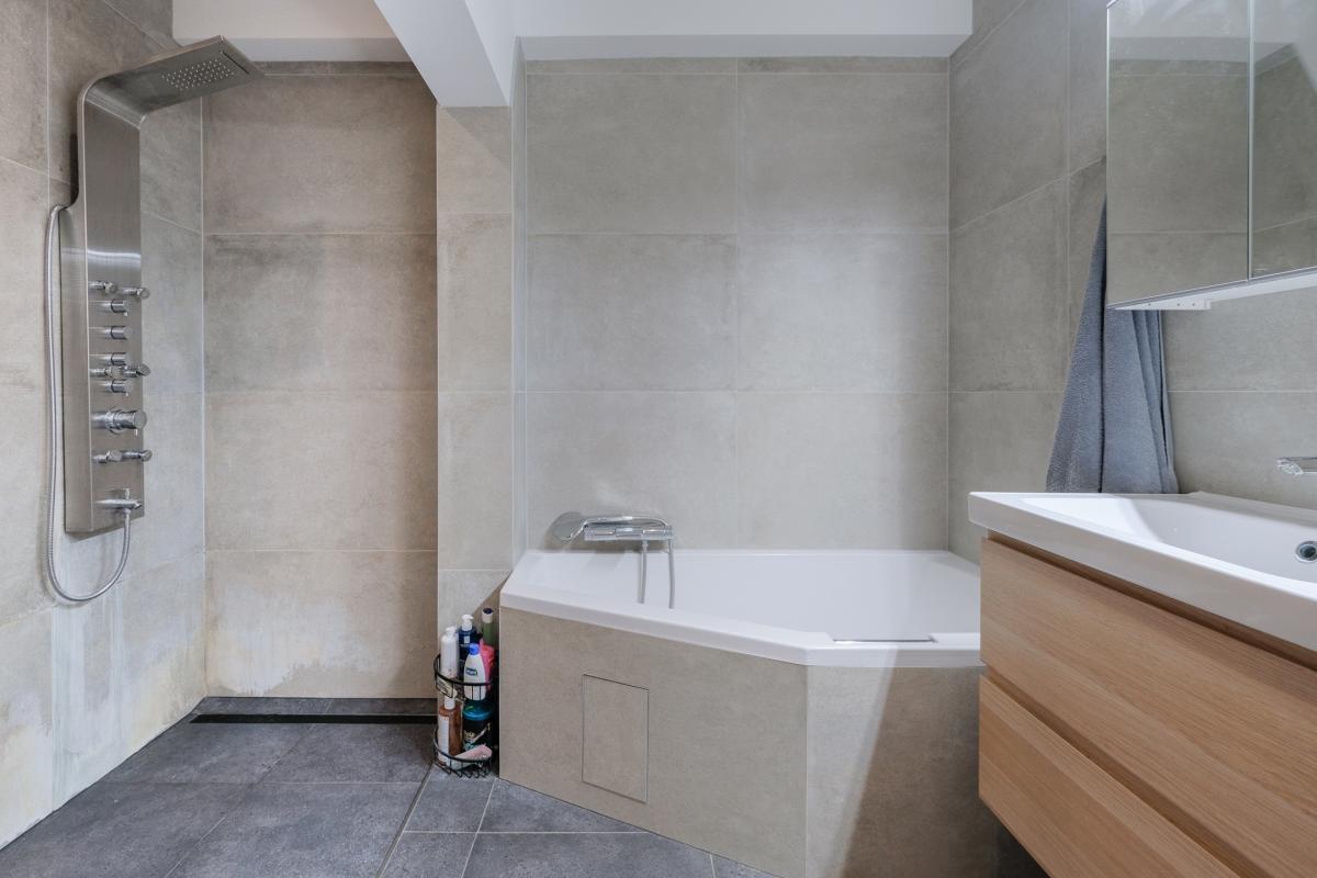 Boondael: Beau penthouse 3 chambres, bureau & 3 terrasses