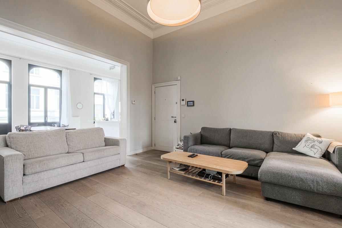 SOUS OFFRE !! Châtelain : Magnifique appartement de caractère + terrasse