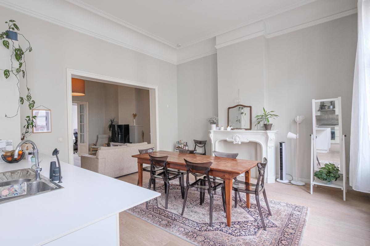 SOUS OFFRE !! Châtelain : Magnifique appartement de caractère + terrasse