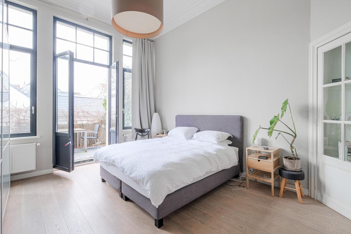 SOUS OFFRE !! Châtelain : Magnifique appartement de caractère + terrasse