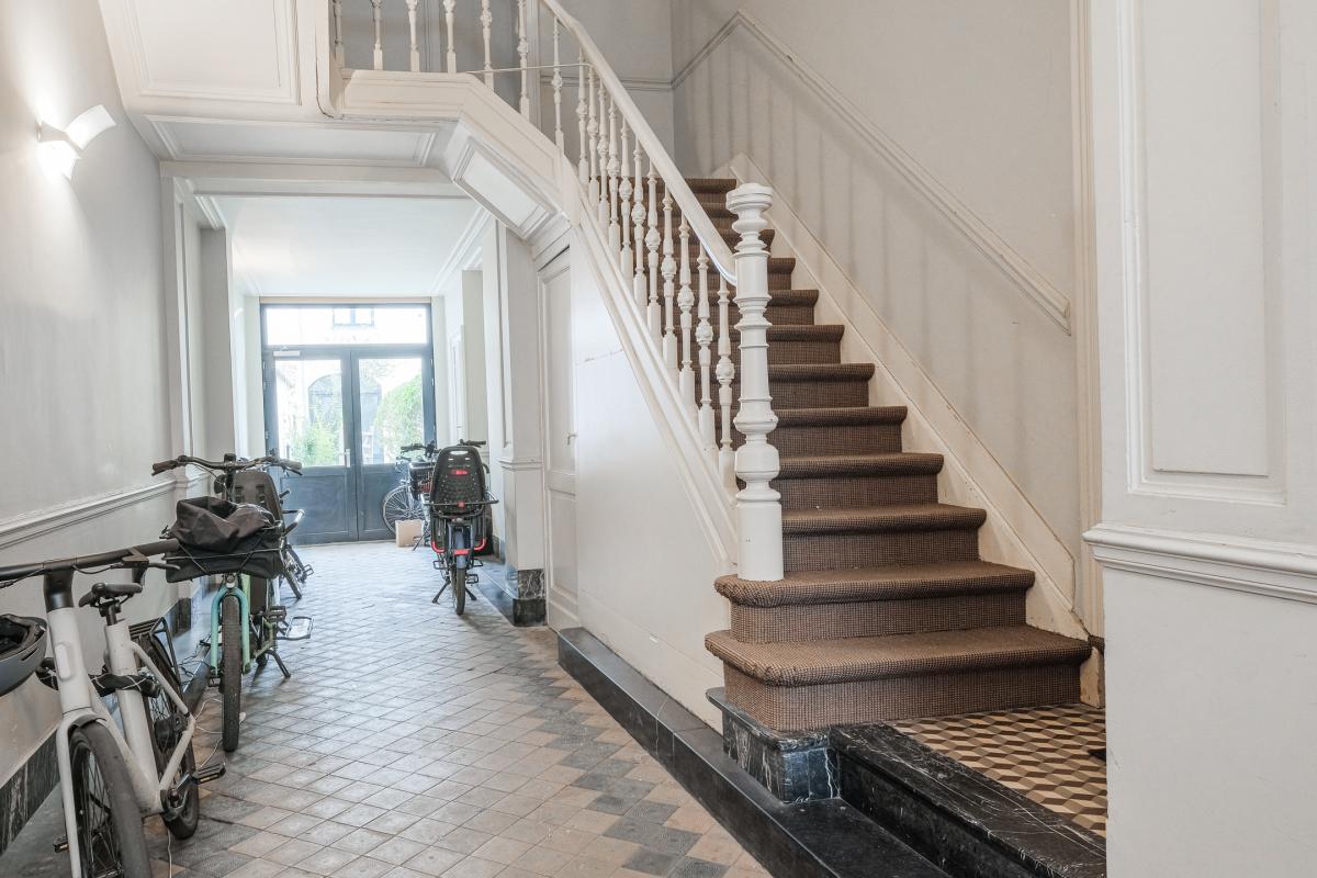 SOUS OFFRE !! Châtelain : Magnifique appartement de caractère + terrasse