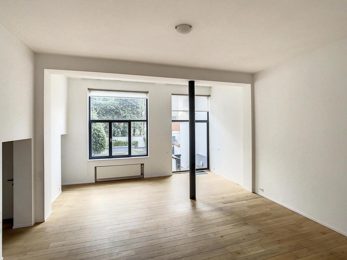 Châtelain : Beau duplex rez-de-chaussée avec jardin