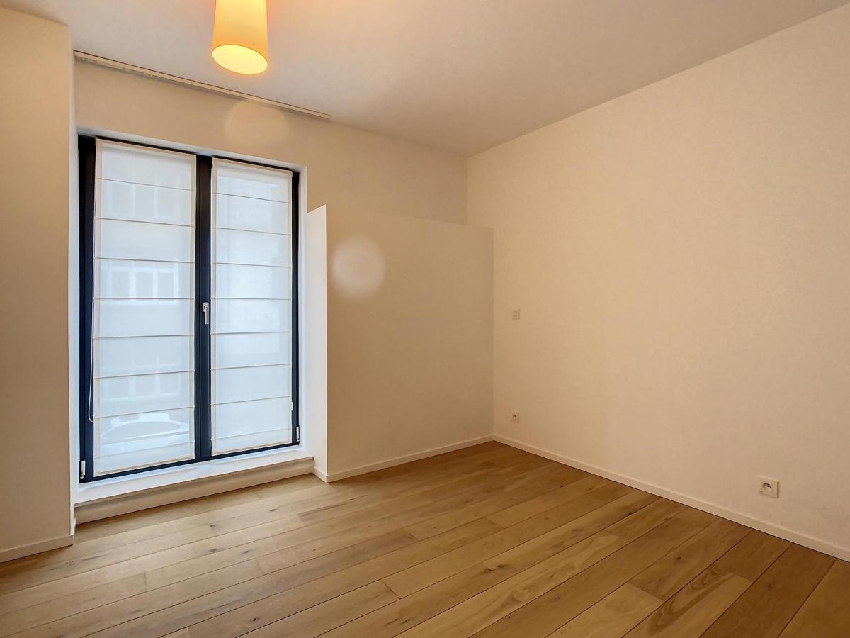 Châtelain : Beau duplex rez-de-chaussée avec jardin