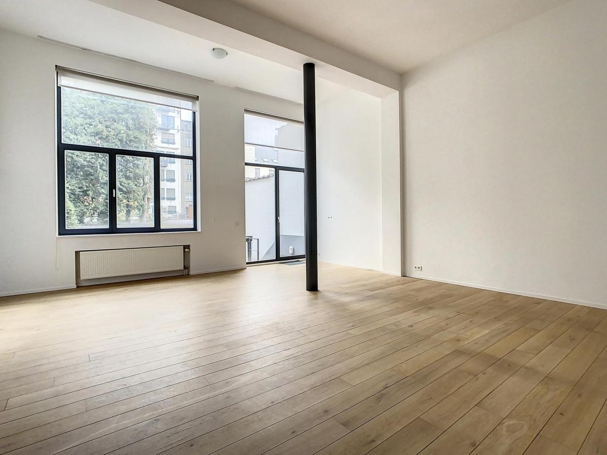 Châtelain : Beau duplex rez-de-chaussée avec jardin