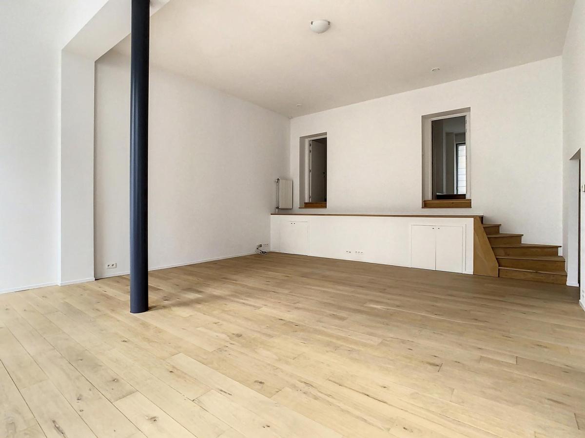 Châtelain : Beau duplex rez-de-chaussée avec jardin