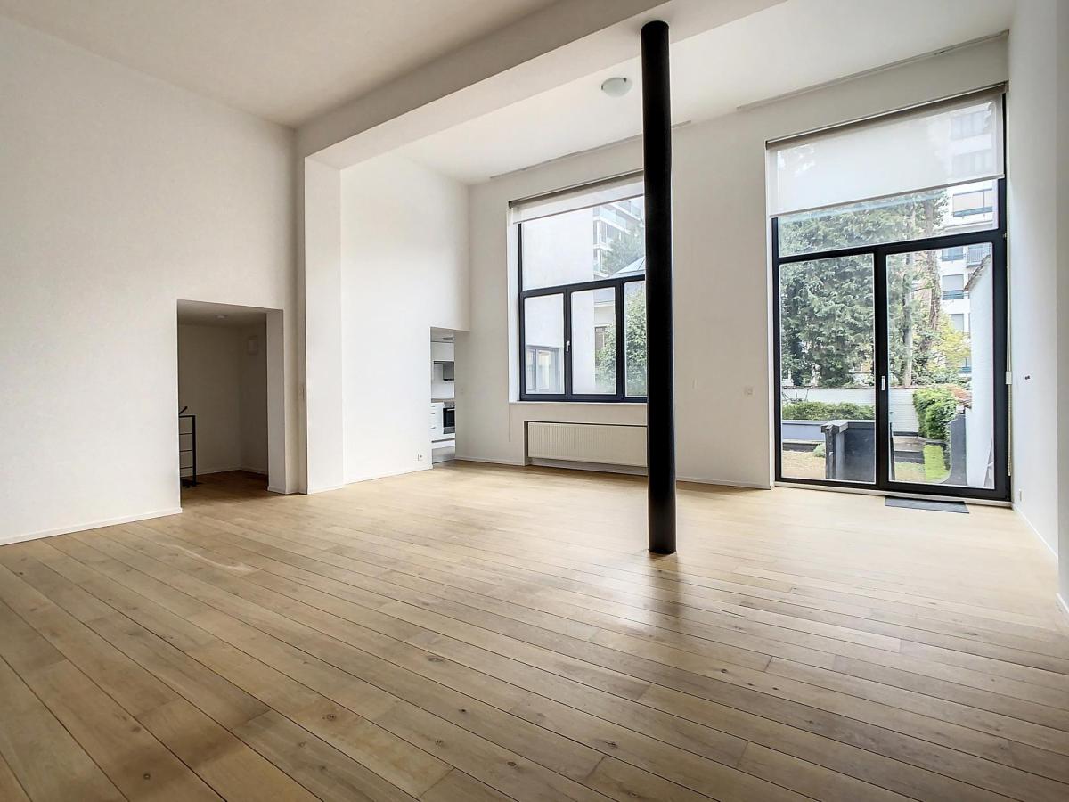 Châtelain : Beau duplex rez-de-chaussée avec jardin