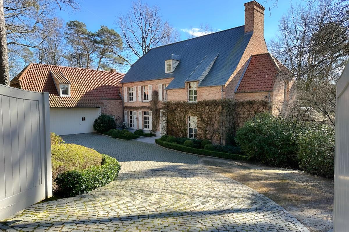 Magnifique villa de 700m2, 6 ch, 6 sdb, jardin de 50 ares
