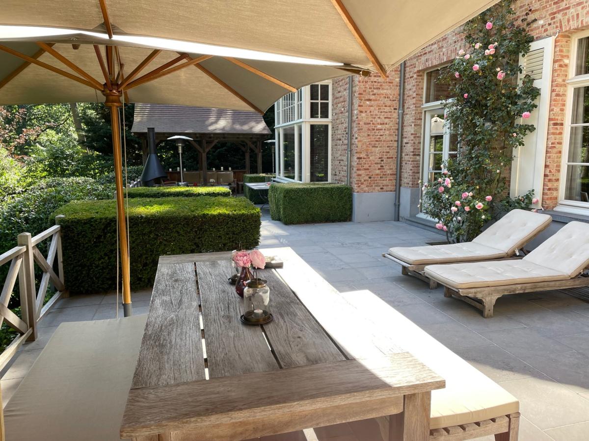 Magnifique villa de 700m2, 6 ch, 6 sdb, jardin de 50 ares