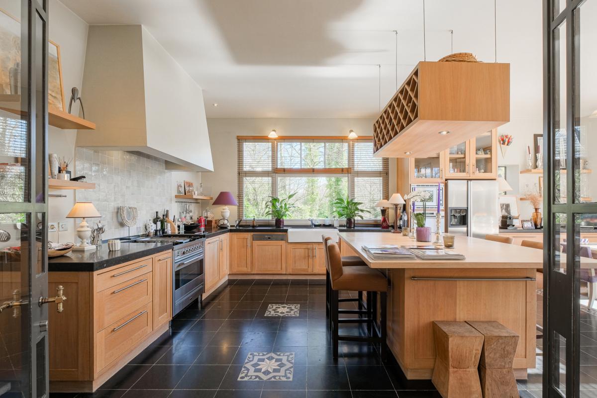 Magnifique villa de 700m2, 6 ch, 6 sdb, jardin de 50 ares