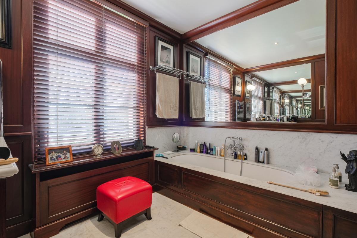 Magnifique villa de 700m2, 6 ch, 6 sdb, jardin de 50 ares