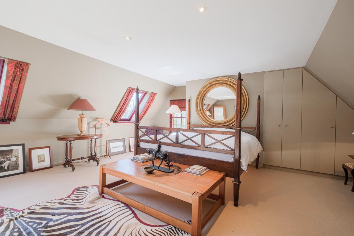 Magnifique villa de 700m2, 6 ch, 6 sdb, jardin de 50 ares