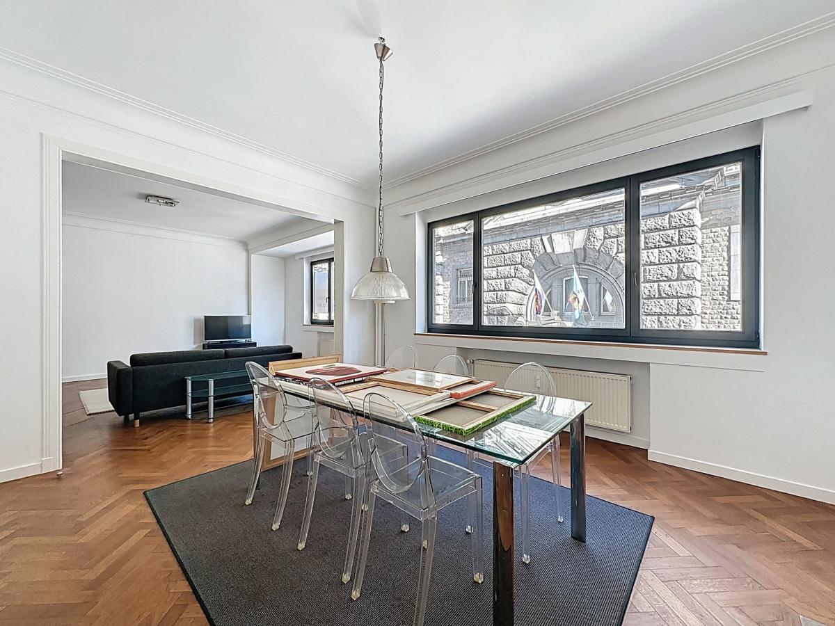 Petit Sablon : Charmant appartement de 2 chambres + balcon