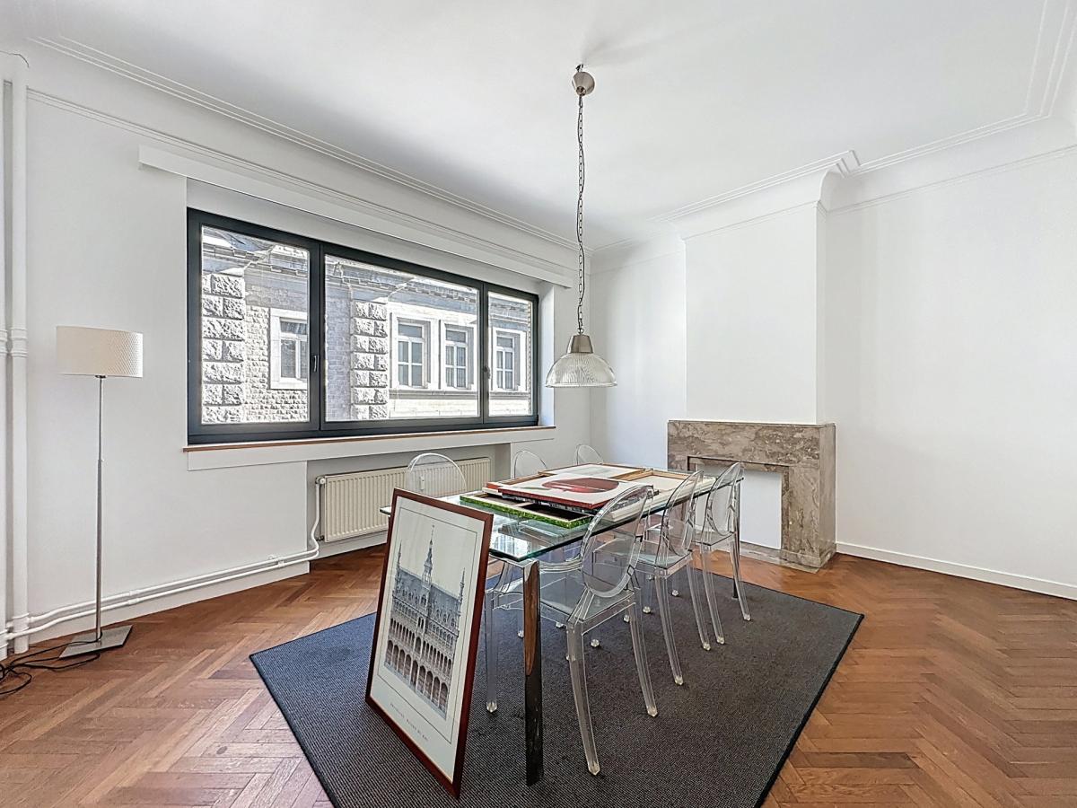 Petit Sablon : Charmant appartement meublé de 2 CH. + balcon