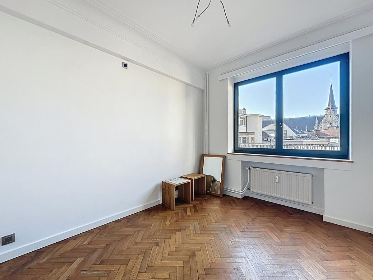 Petit Sablon : Charmant appartement meublé de 2 CH. + balcon