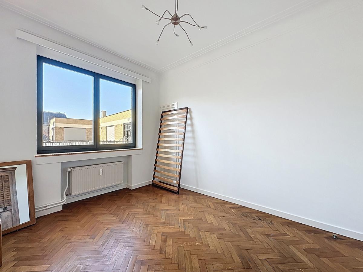 Petit Sablon : Charmant appartement meublé de 2 CH. + balcon