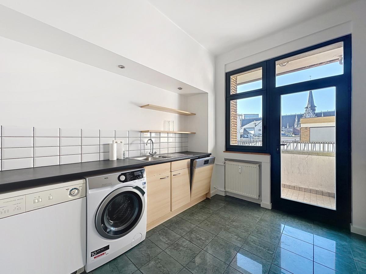 Petit Sablon : Charmant appartement meublé de 2 CH. + balcon