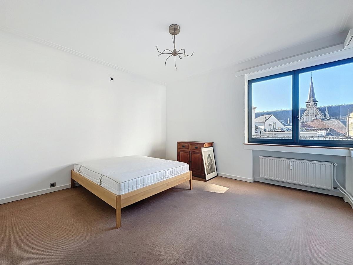Petit Sablon : Charmant appartement meublé de 2 CH. + balcon
