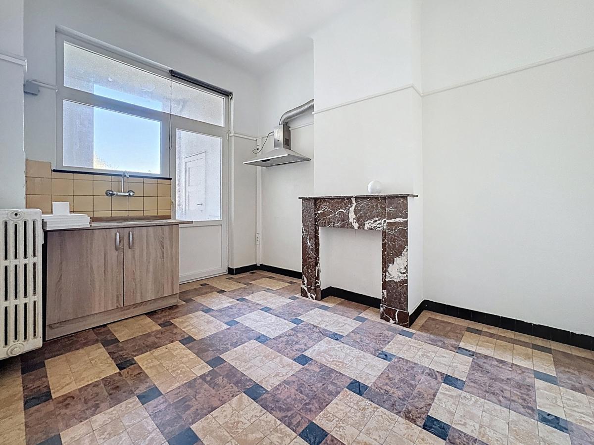 Molière/Alsemberg, ravissant appartement 2ch à rénover