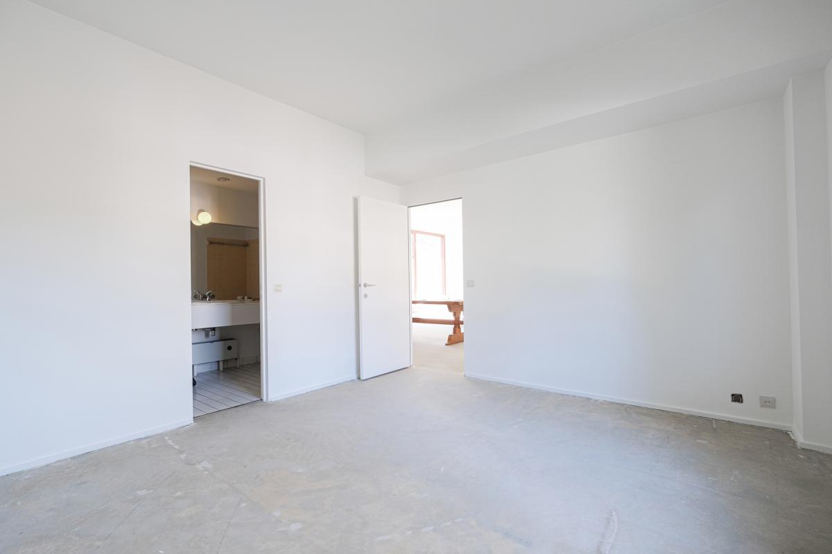 Cavell/Langeveld: Appartement à rénover 3 chambres +terrasse