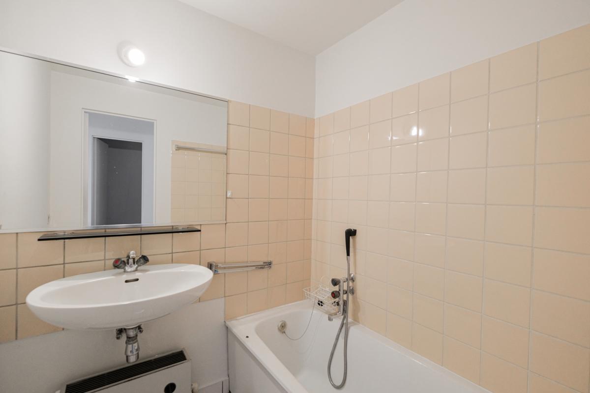 Cavell/Langeveld: Appartement à rénover 3 chambres +terrasse