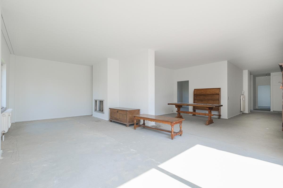 SOUS OFFRE !! Cavell/Langeveld: Appartement à rénover 3 chambres +terrasse