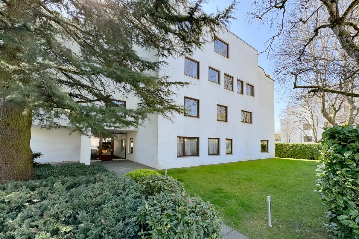 Cavell/Langeveld: Appartement à rénover 3 chambres +terrasse