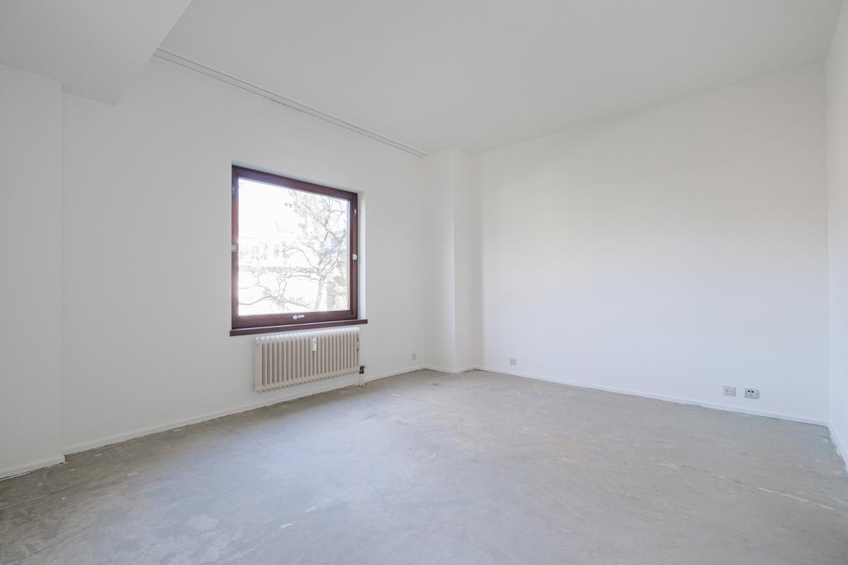 Cavell/Langeveld: Appartement à rénover 3 chambres +terrasse