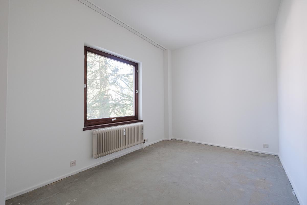 Cavell/Langeveld: Appartement à rénover 3 chambres +terrasse