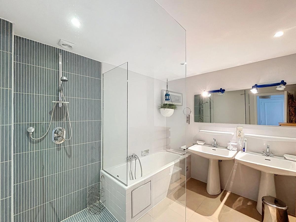 Cinquantenaire : Superbe appartement meublé de 2 chambres