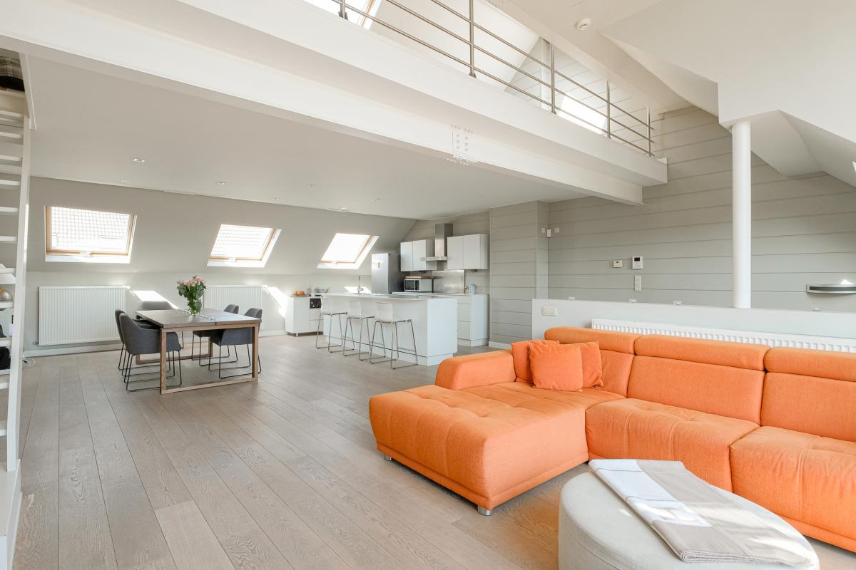 SOUS OFFRE !! Châtelain : Magnifique duplex penthouse rénové + terrasses