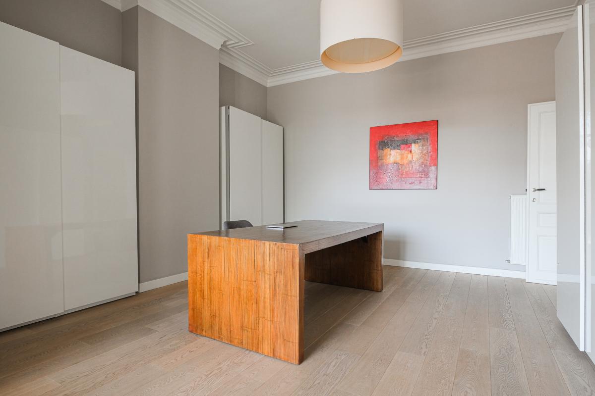 SOUS OFFRE !! Châtelain : Magnifique duplex penthouse rénové + terrasses