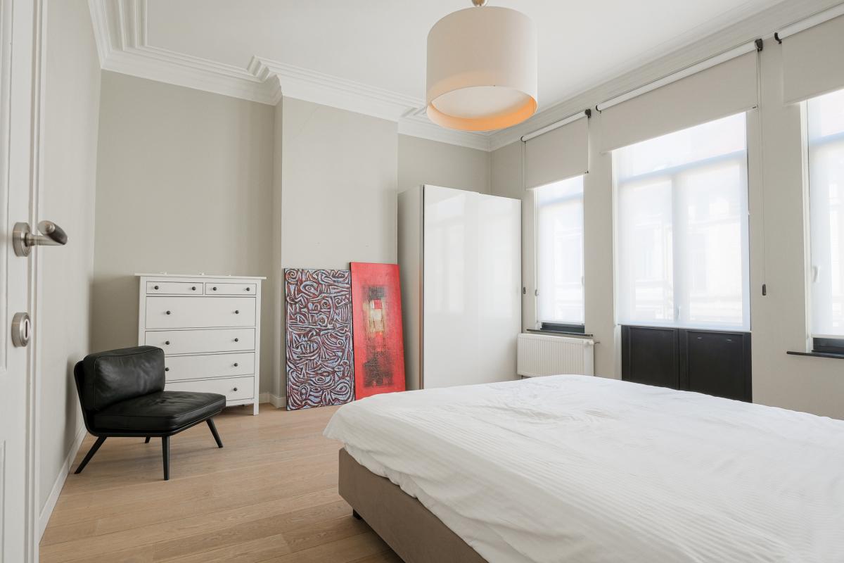 SOUS OFFRE !! Châtelain : Magnifique duplex penthouse rénové + terrasses