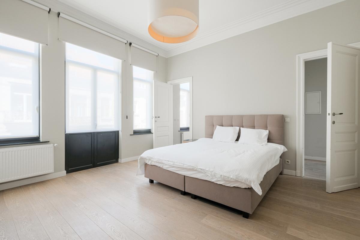 SOUS OFFRE !! Châtelain : Magnifique duplex penthouse rénové + terrasses