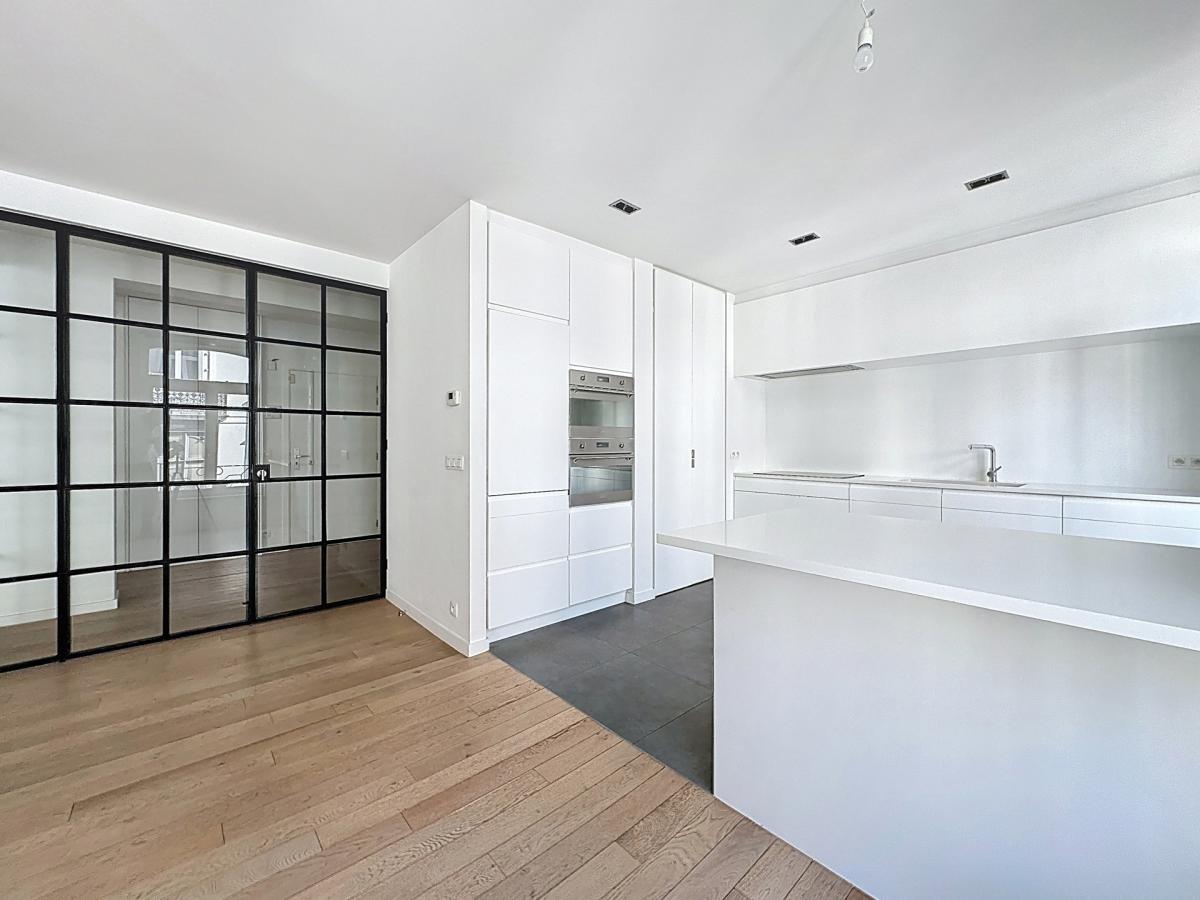 Pl. Stéphanie : Bel appartement de caractère 