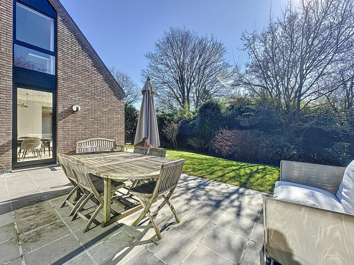 Bosveldweg : Superbe villa avec un vaste jardin + parking