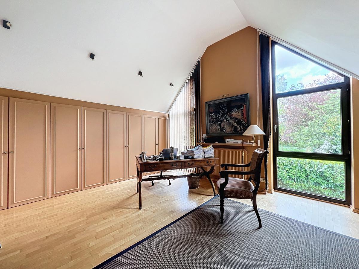 Bosveldweg : Superbe villa avec un vaste jardin + parking