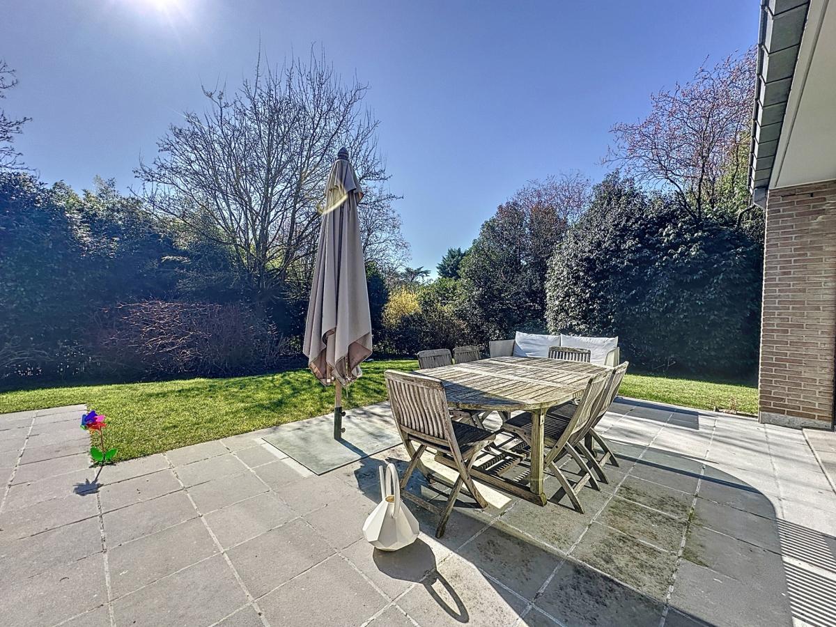 Bosveldweg : Superbe villa avec un vaste jardin + parking