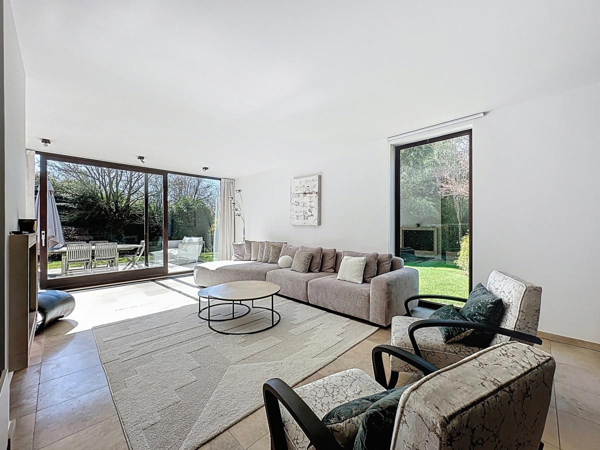 Bosveldweg : Superbe villa avec un vaste jardin + parking