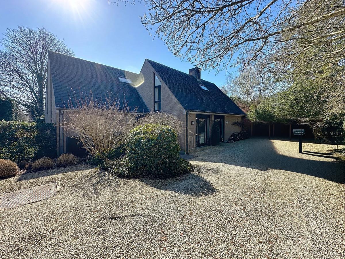 Bosveldweg : Superbe villa avec un vaste jardin + parking