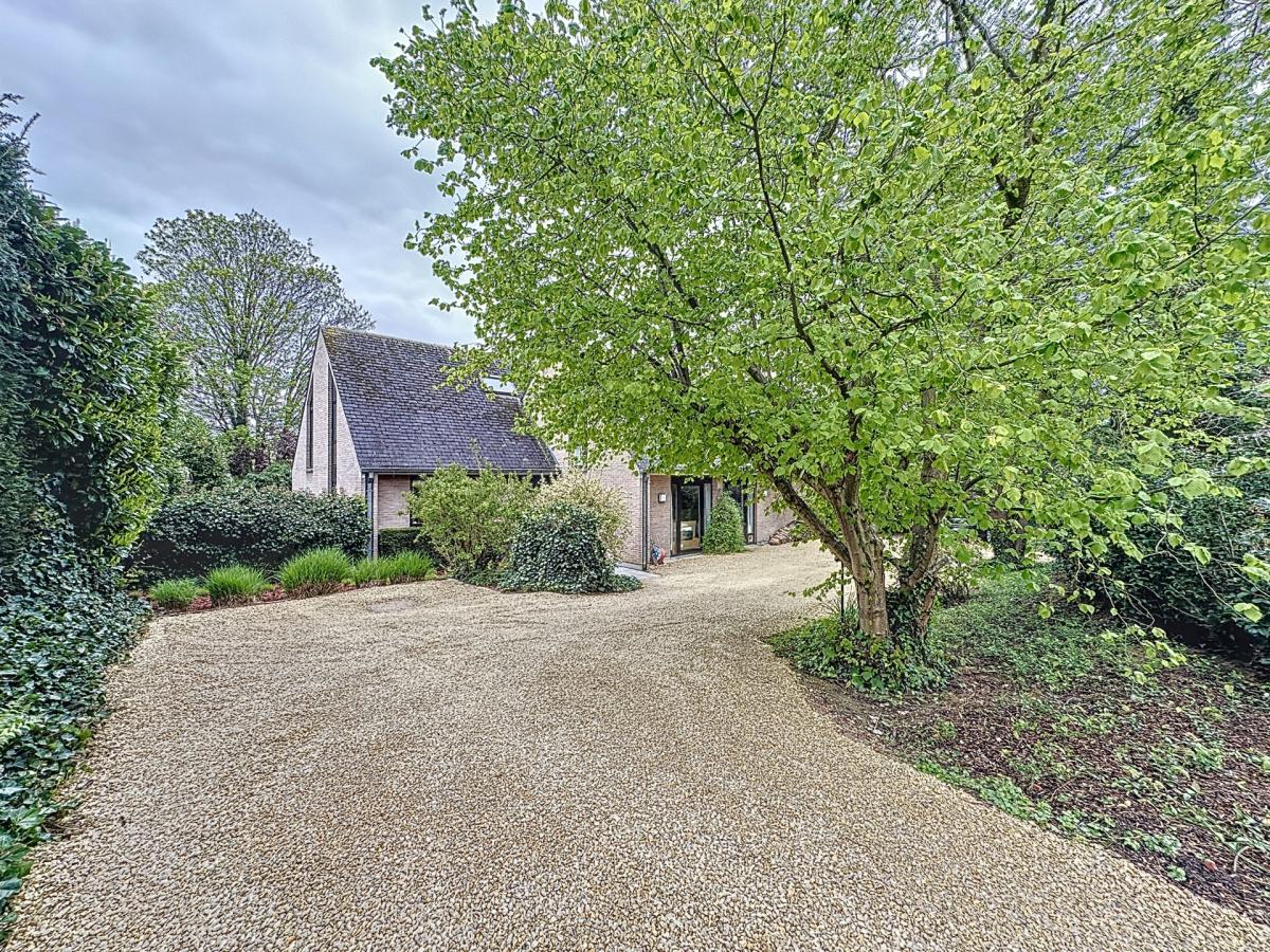 Bosveldweg : Superbe villa avec un vaste jardin + parking