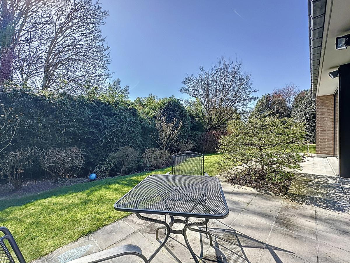Bosveldweg : Superbe villa avec un vaste jardin + parking