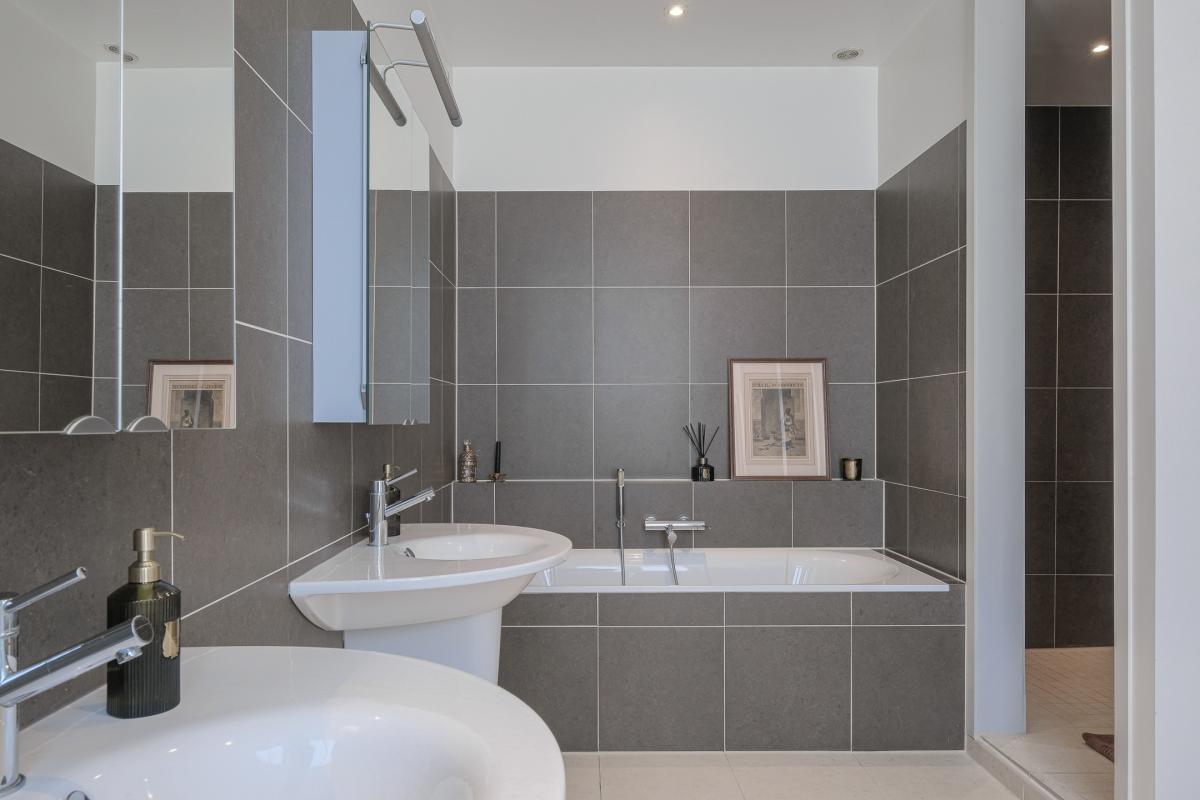 SOUS OFFRE !! Saint-Gilles : Splendide maison 5 chambres + atelier garage