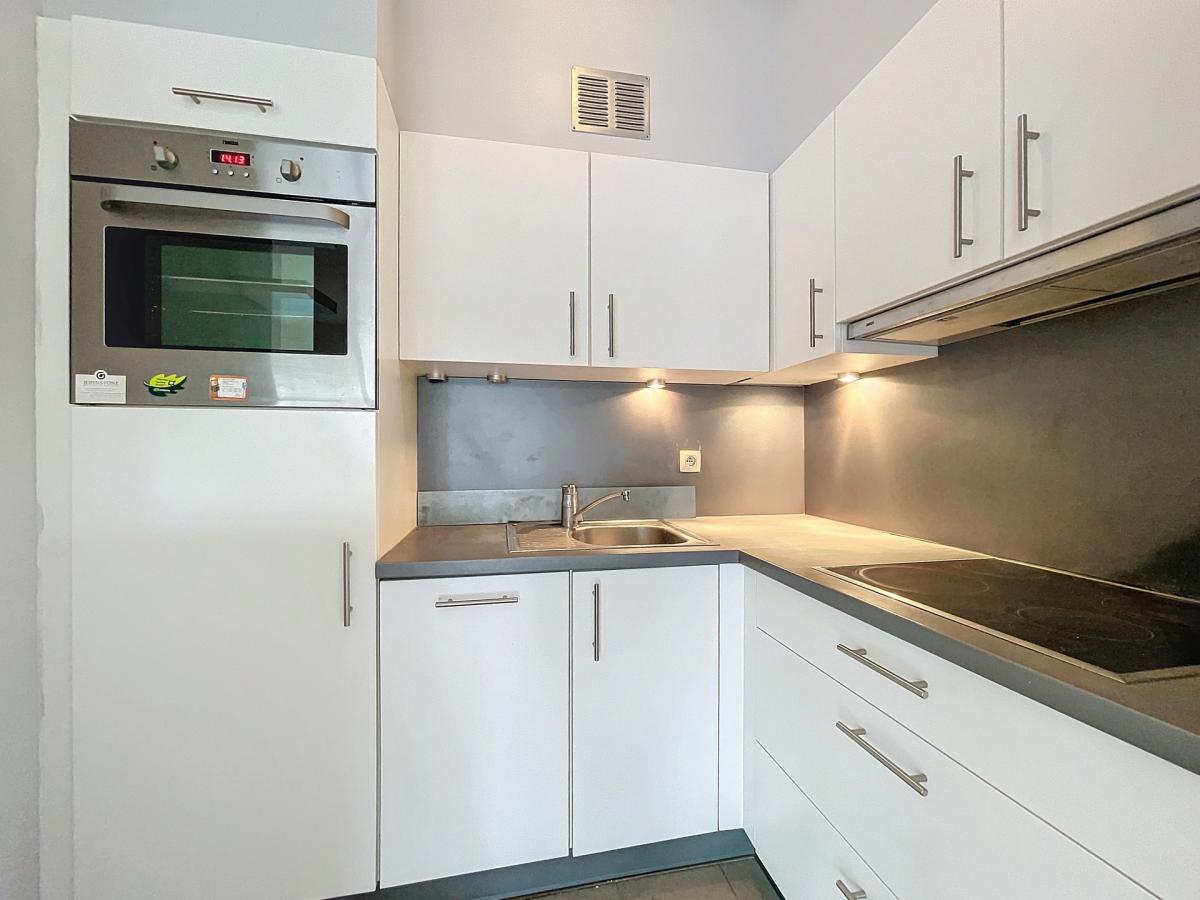 SOUS OFFRE !! Floride / Observatoire: Beau studio + jolie terrasse Sud 