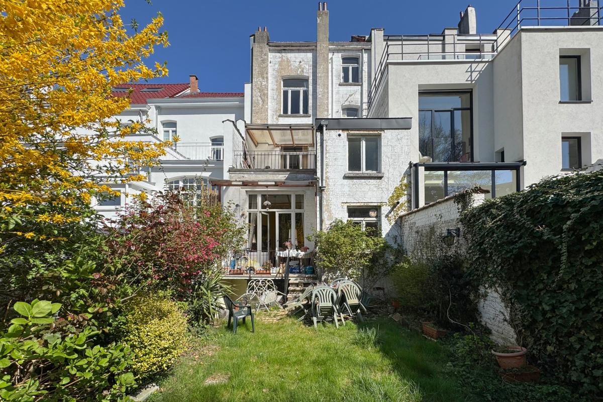SOUS OFFRE !! Brugmann/Merjay Maison Maitre 5 chbres jardin à rénover 